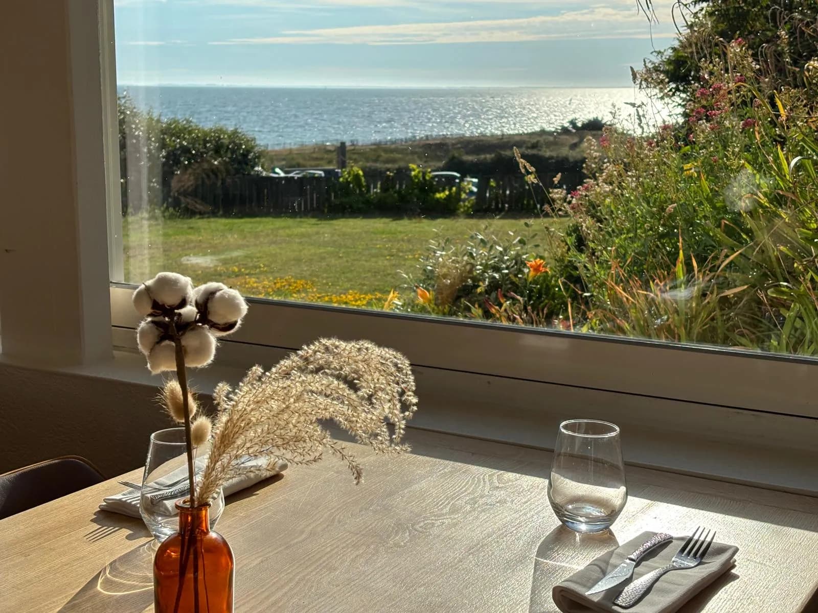 Vue sur la baie d'Abraham depuis le restaurant Le Vert d'O à Saint-Gildas-de-Rhuys